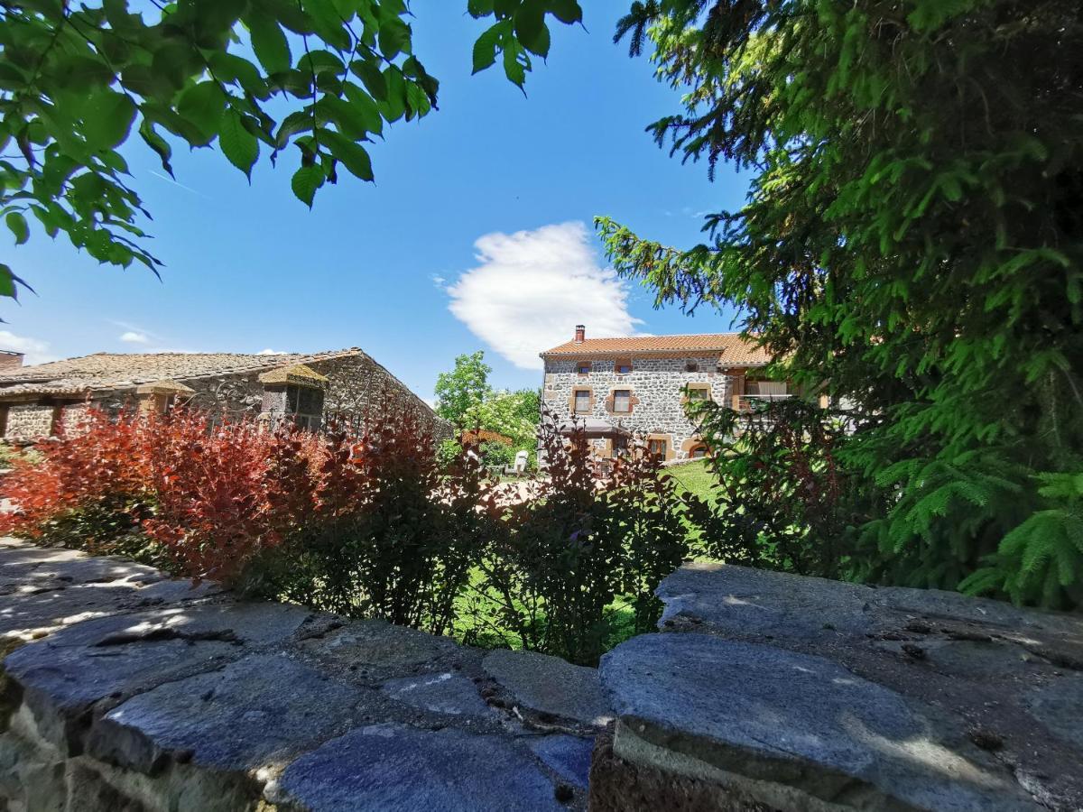 Le Clos Des Pierres Rouges Saint-Privat-dʼAllier 외부 사진