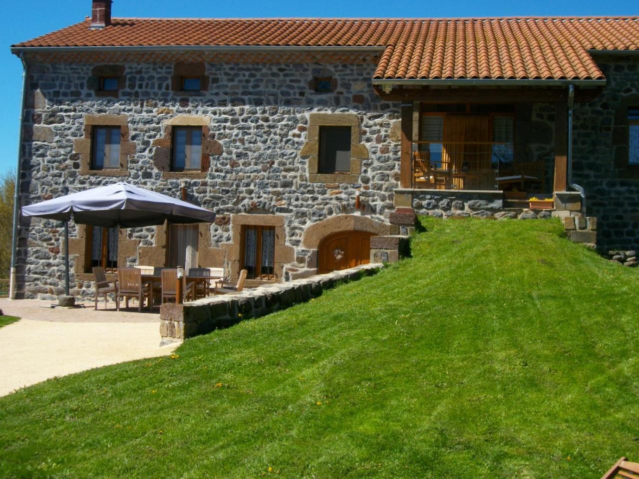 Le Clos Des Pierres Rouges Saint-Privat-dʼAllier 외부 사진